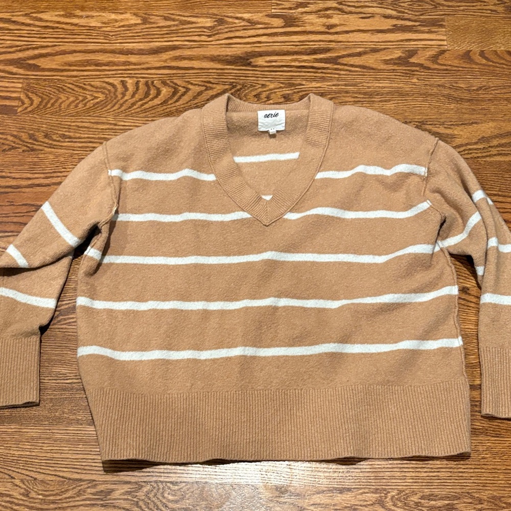 Aerie Tan and White Knit Sweater